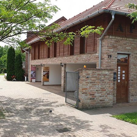 Gyulai Fuerdoe Apartman Luaran gambar