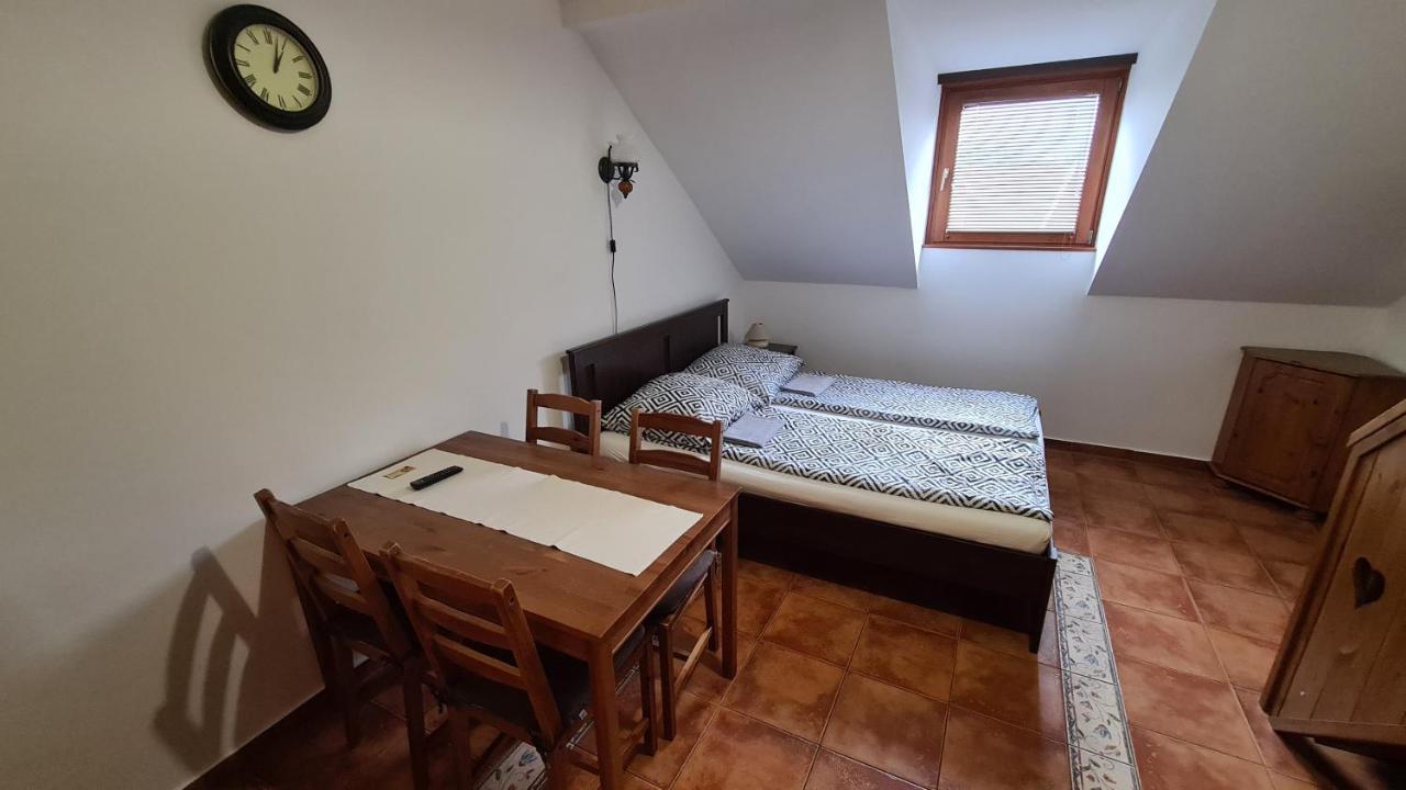 Gyulai Fuerdoe Apartman Luaran gambar