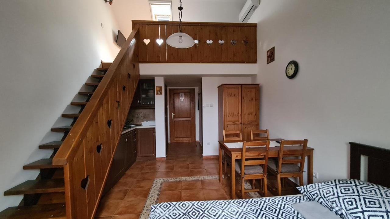 Gyulai Fuerdoe Apartman Luaran gambar