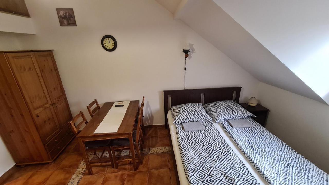 Gyulai Fuerdoe Apartman Luaran gambar