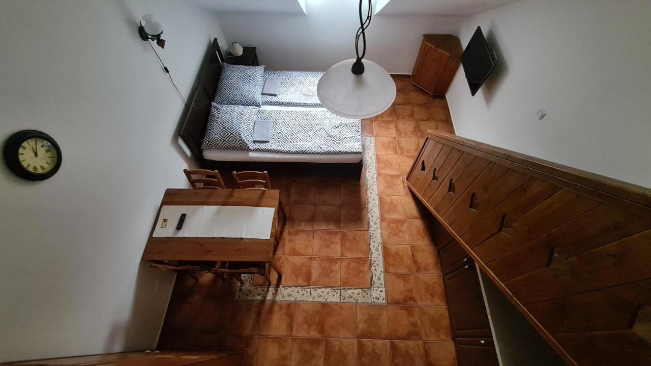 Gyulai Fuerdoe Apartman Luaran gambar