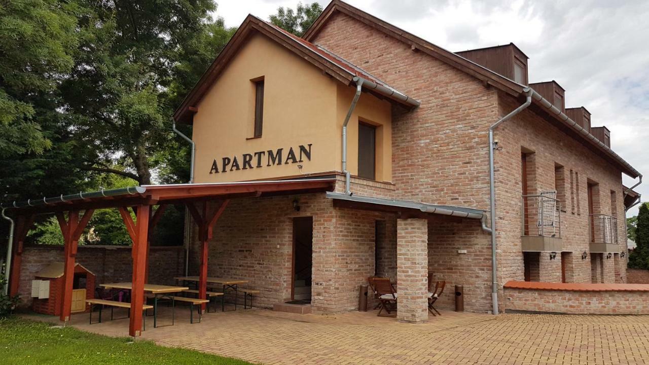 Gyulai Fuerdoe Apartman Luaran gambar