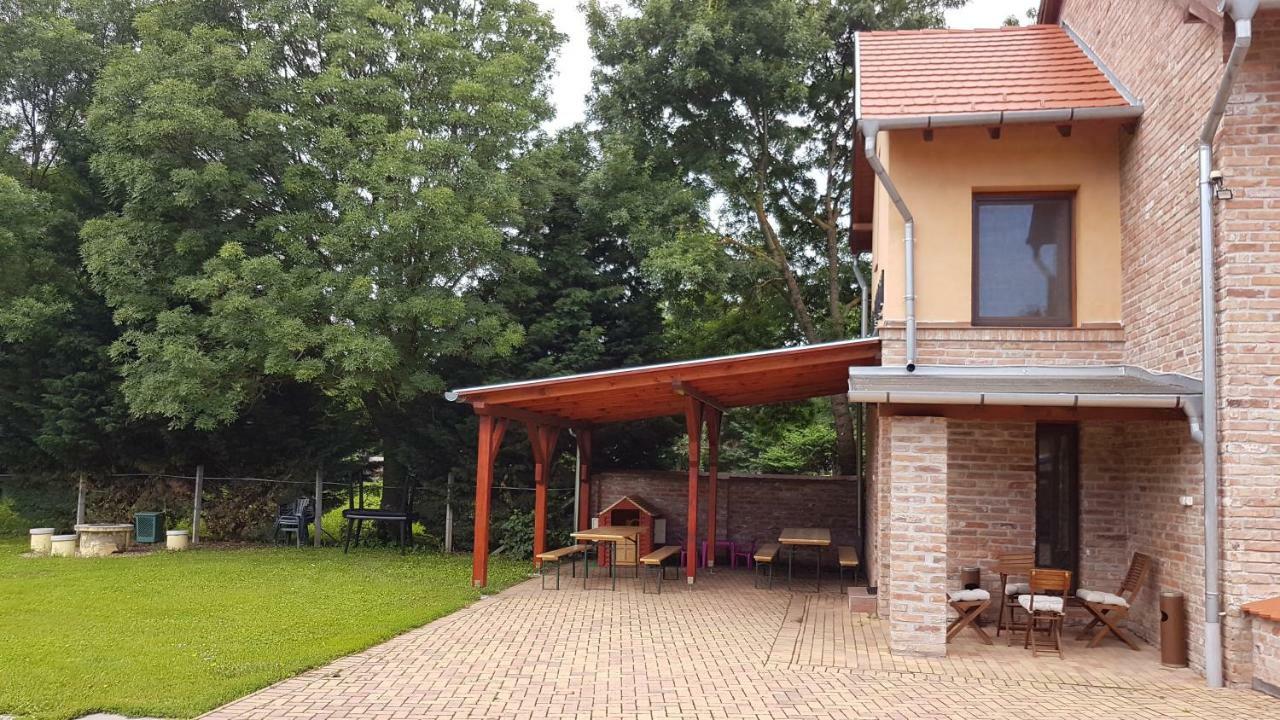 Gyulai Fuerdoe Apartman Luaran gambar